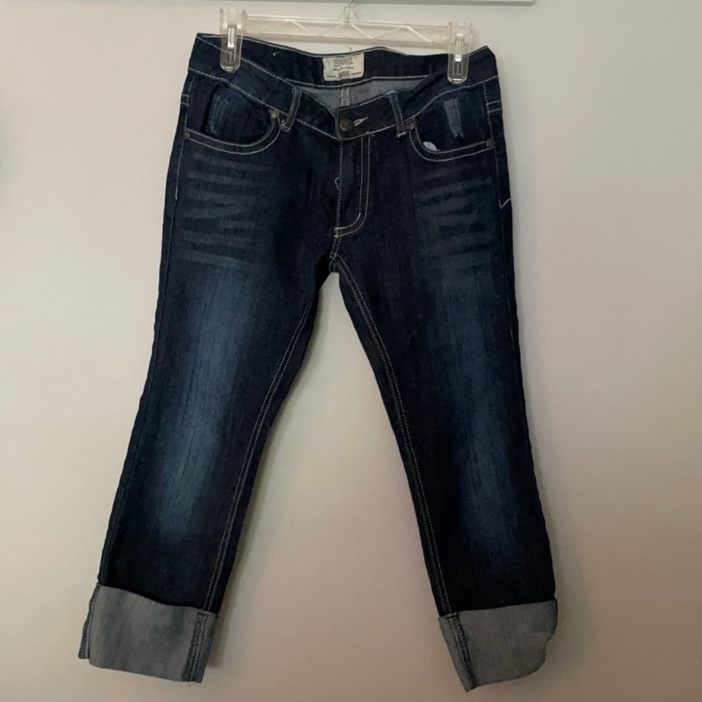 Discovery Clothing Distressed Capri NWOT Size 7